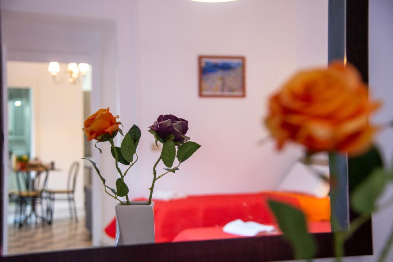Domus Anticaglia By Domusextra Apartment Naples Exterior photo