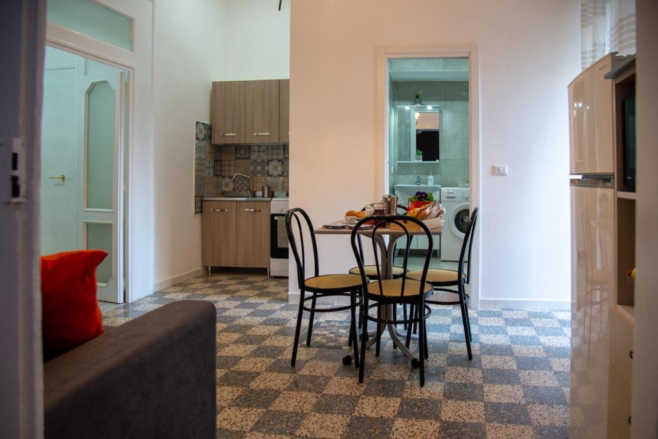 Domus Anticaglia By Domusextra Apartment Naples Exterior photo